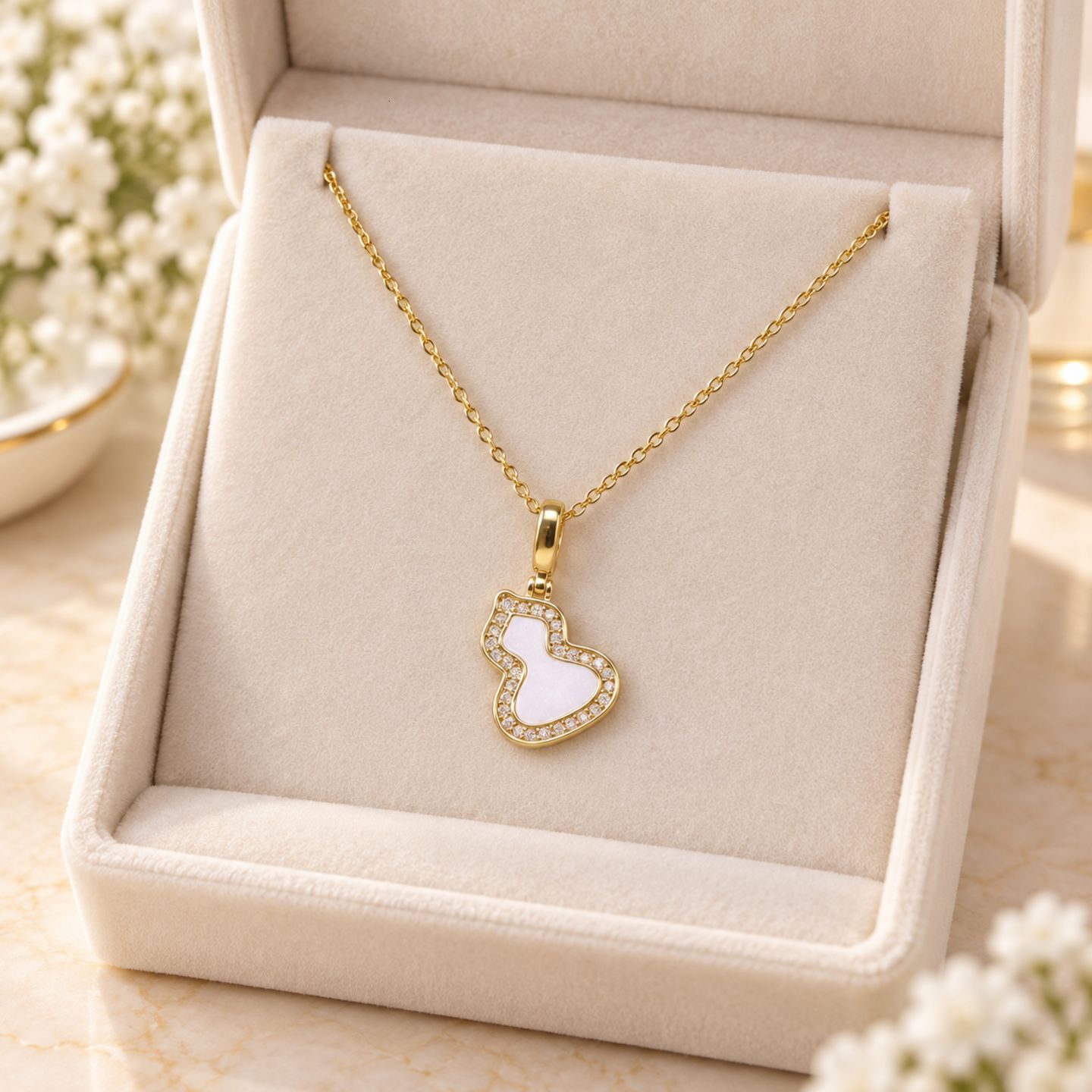 New Chinese-Style White Shell Gourd Titanium Steel Necklace, A Unique And Minimalist Design, Versatile Pendant, Popular On Social Media Platforms Li
