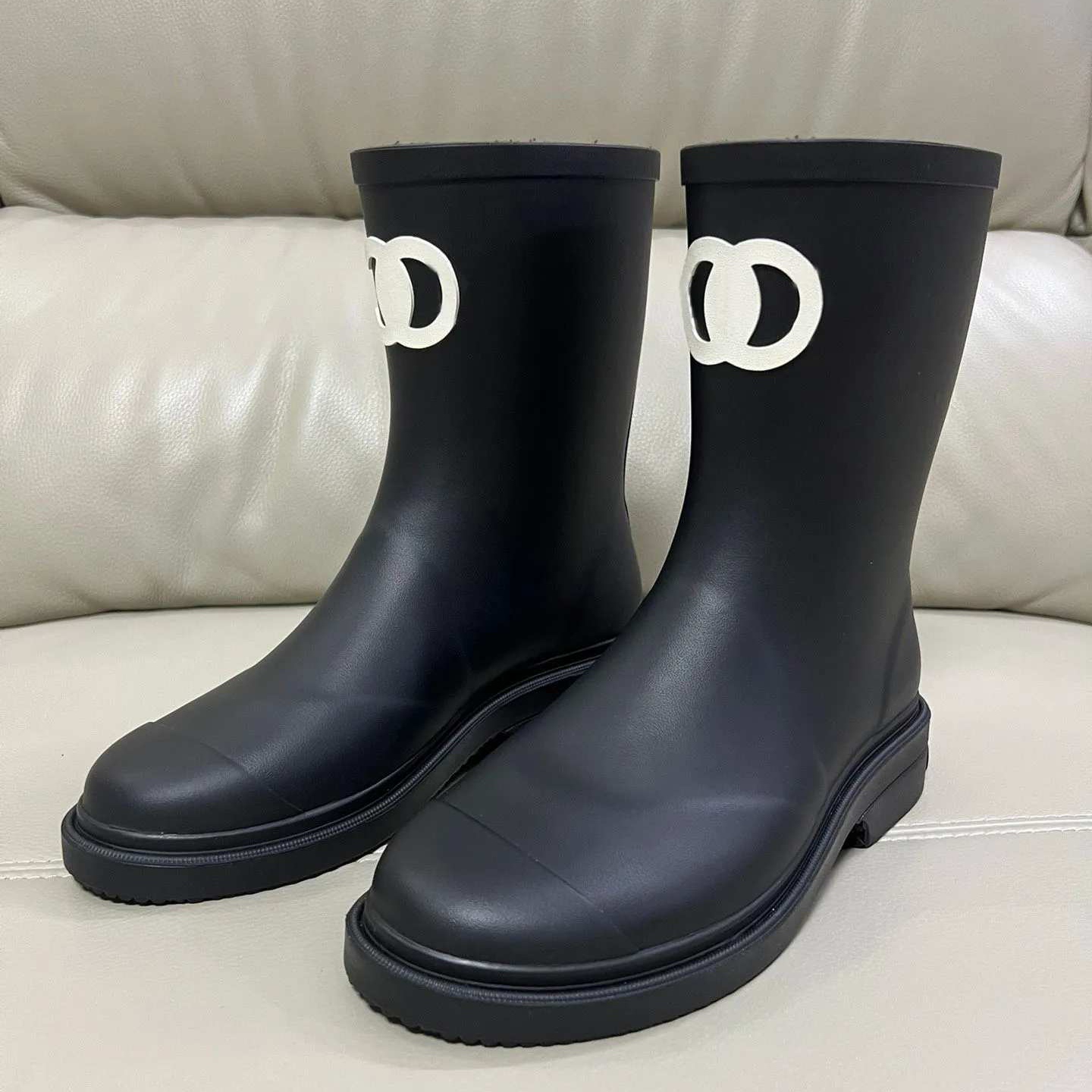 Designer CC logo rain boots shoes color waterproof high boots are suitable for daily outdoor wear in autumn and winter designer shoes essential well