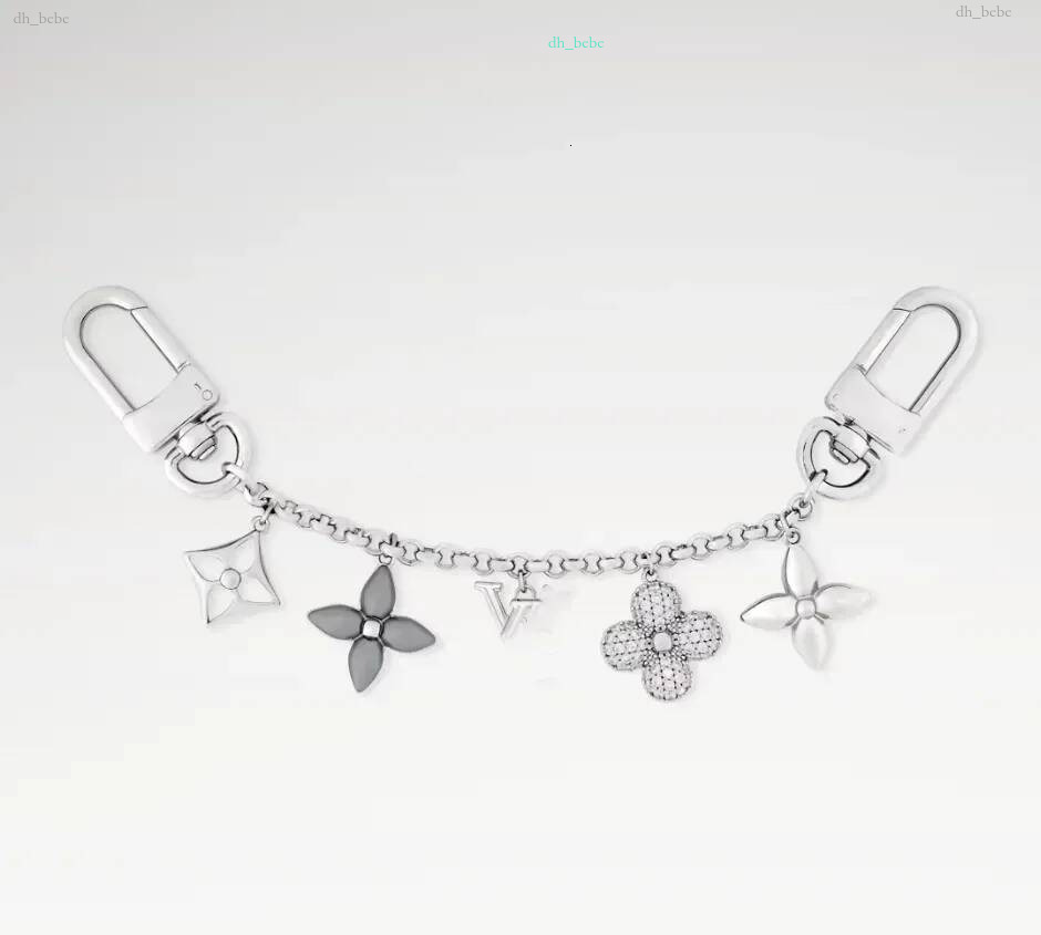 With BOX Fashion Keychains styles Luxury Silver Flower lettered chains designer unisex bag Charm car key holders for men and women