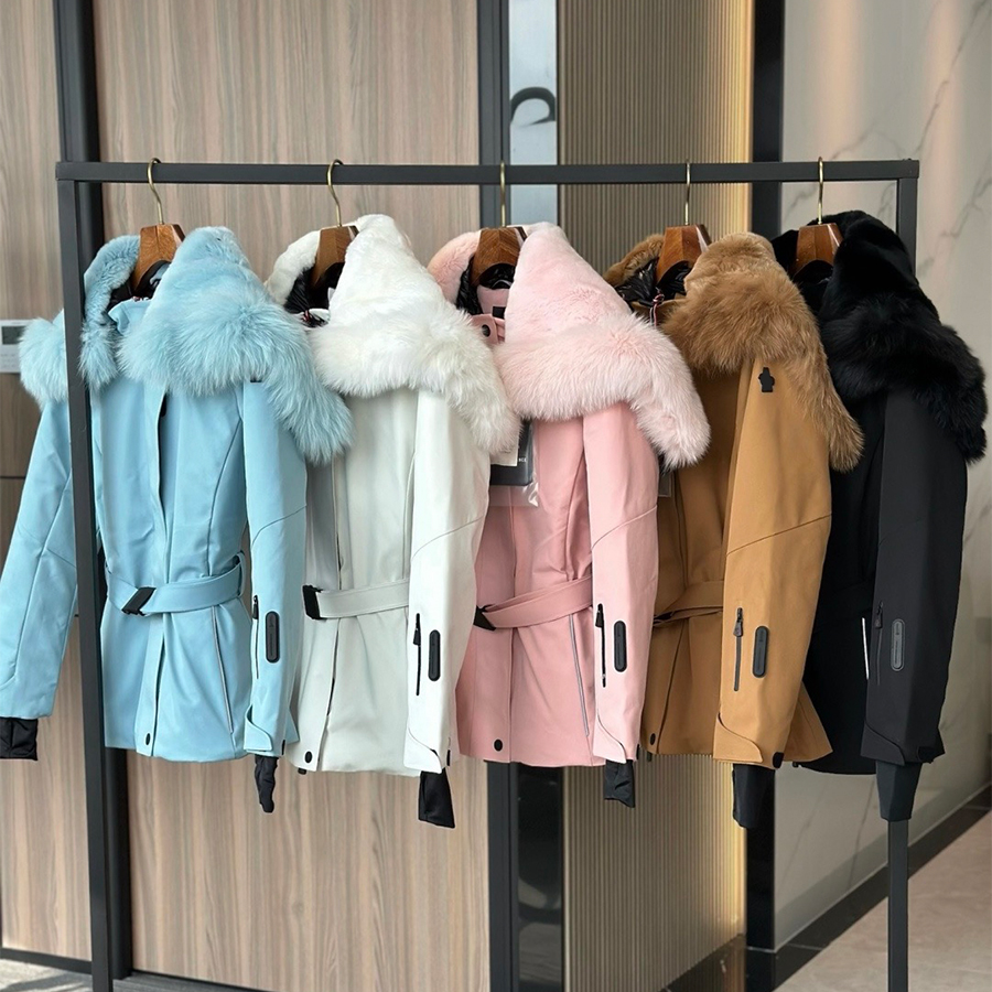 Womens Designer Ski Suit Down Jacket Fur Collar Coat Skiing Jacket Luxury Outerwear Classic Short Down Jacket Long Sleeved Thick Snow Jacket Classic