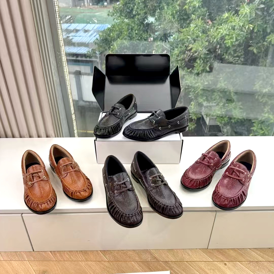 Designer Crocodile embossed leather pleated loafers Luxury Round head Slip-on Flats Men Women Genuine Leather moccasins Outdoor recreation Versatile