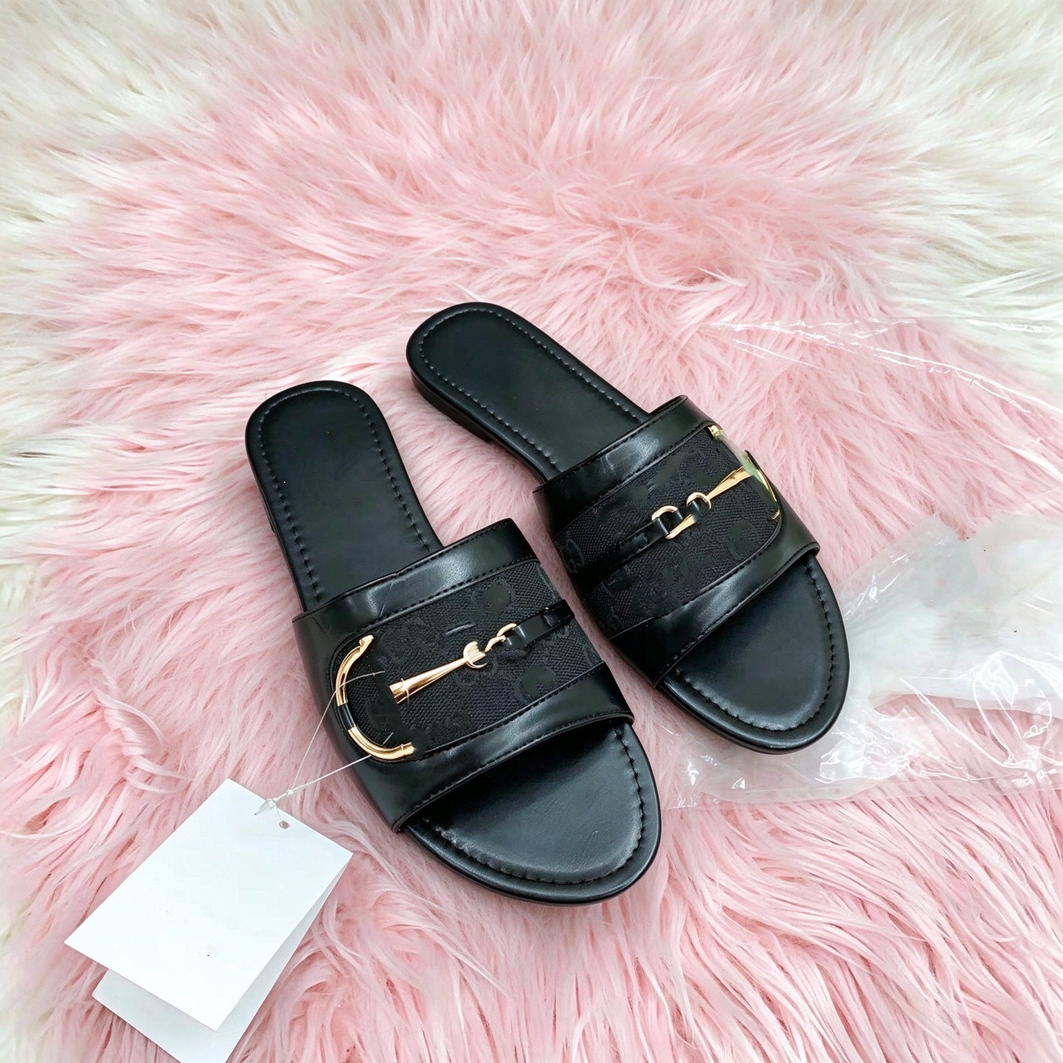 pantoufles de luxe Pantoufles d'extérieur pour femmes, nouvelles chaussures de célébrités sur Internet à la mode, style unique, sandales de plage