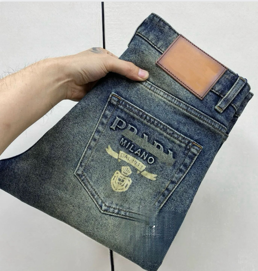 Men's Jeans designer denim jeans with retro street style design, featuring sporty motorcycle casual luxury jeans. Available sizes 30-40 470L