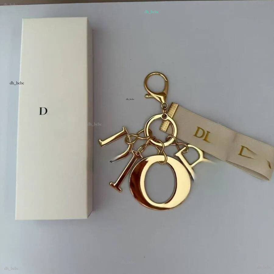Pendentif perlé lettre perle breloques de créateur diamant sac de voiture suspendu porte-clés de voiture cadeau porte-clés ornement accessoires c