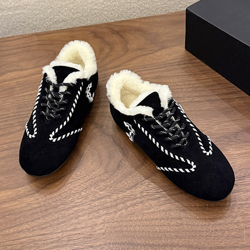 Womens Plush Lined Sports Shoes Soft Flat Velvet Surface Autumn Winter Retro Hairy Training Shoes Suede Lace Up Flat Shoes Daily Warm Outdoor
