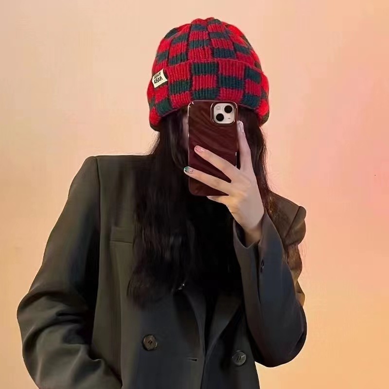 2026 Premium Designer Hats New Autumn Winter Warm Color Block Checkerboard Face Slimming Versatile Couple Knitted Cold Hat Women Ear Protection