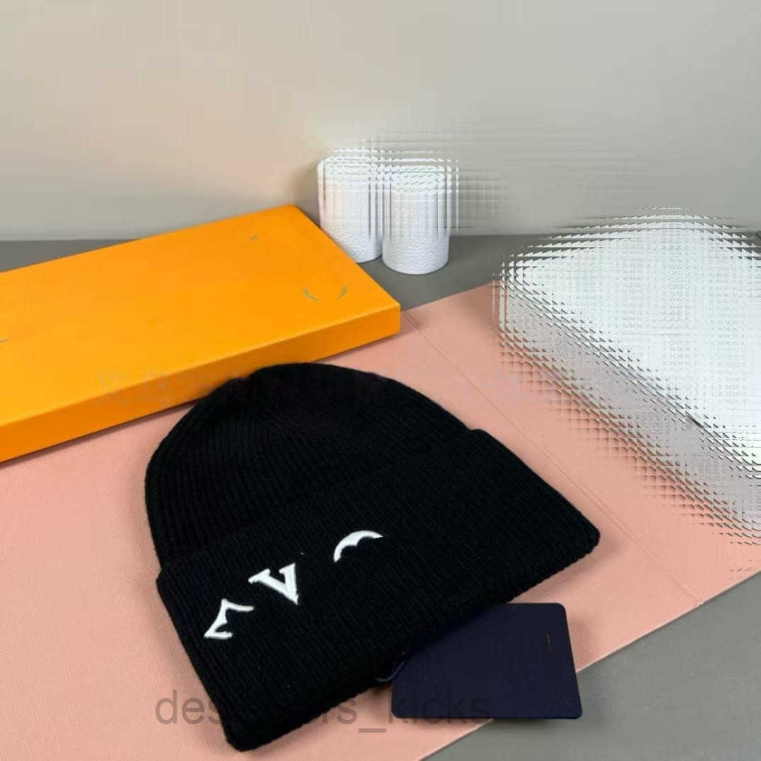 Cow Print Knit Designer Retro Beanie Black White Fashion Y2K Winter Couple Hat Versatile Leopard Pattern Skull Cap For Women beanie