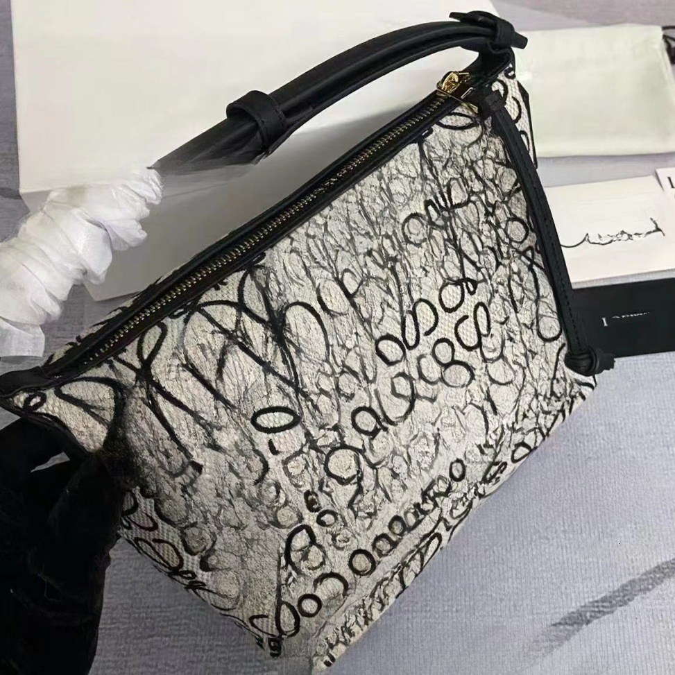 2026 Trend new fashionable women s embroidery bento bag single shoulder handbag underarm bag designer messenger bag with zipper