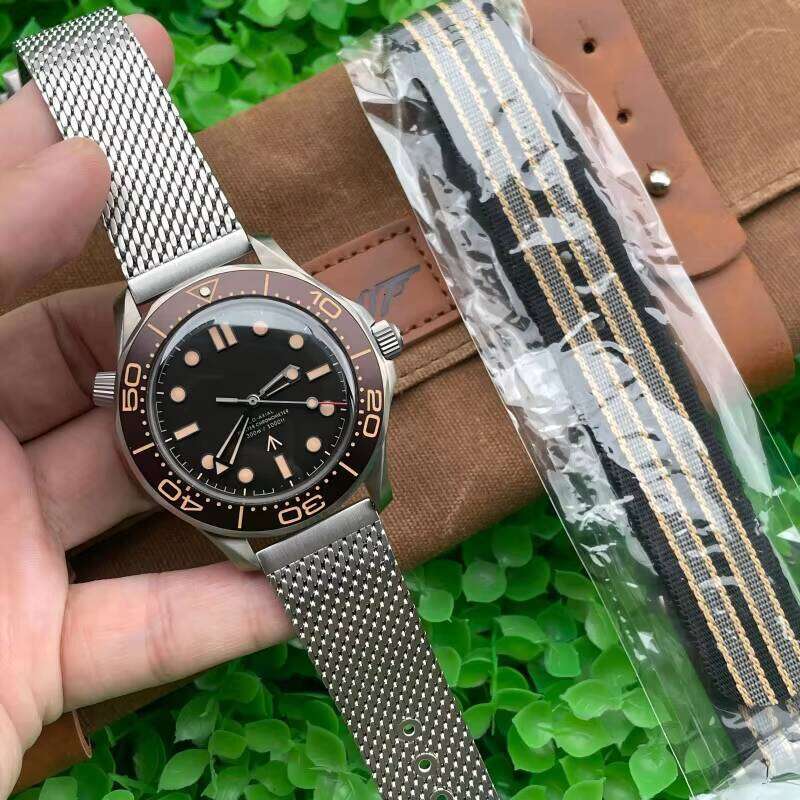 Prix de gros usine plongeur 300m 8806 mouvement 007 boîtier en titane montres mécaniques hommes poignet de luxe Relojes Hombre