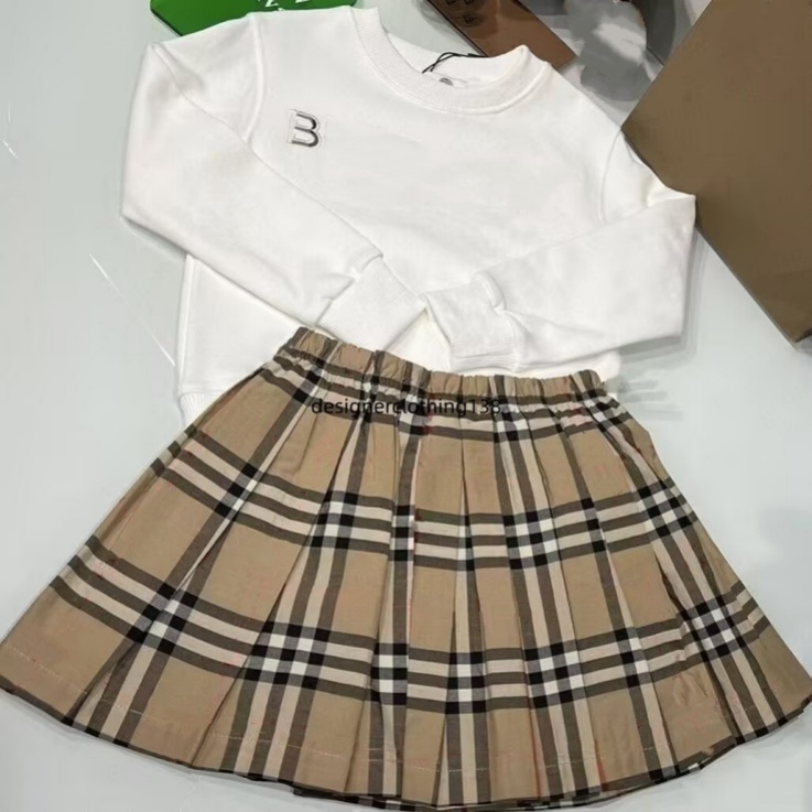 Children's designer Kids Sweater fashion brand classic pattern long sleeved children's clothing luxurious outdoor casual top and pants two
