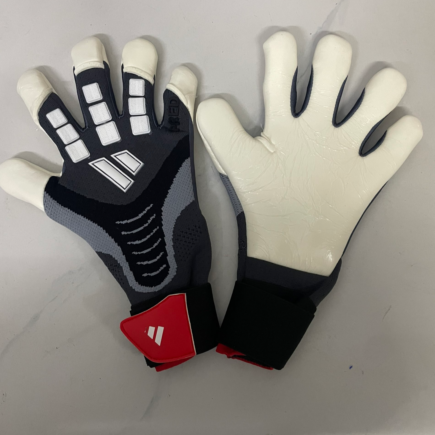 2026 New New Predator Adult Kids Falcon Latex Goalkeeper Gloves outdoor Comfortable And Durable With Fingerless Protection Design Free Shipping 623