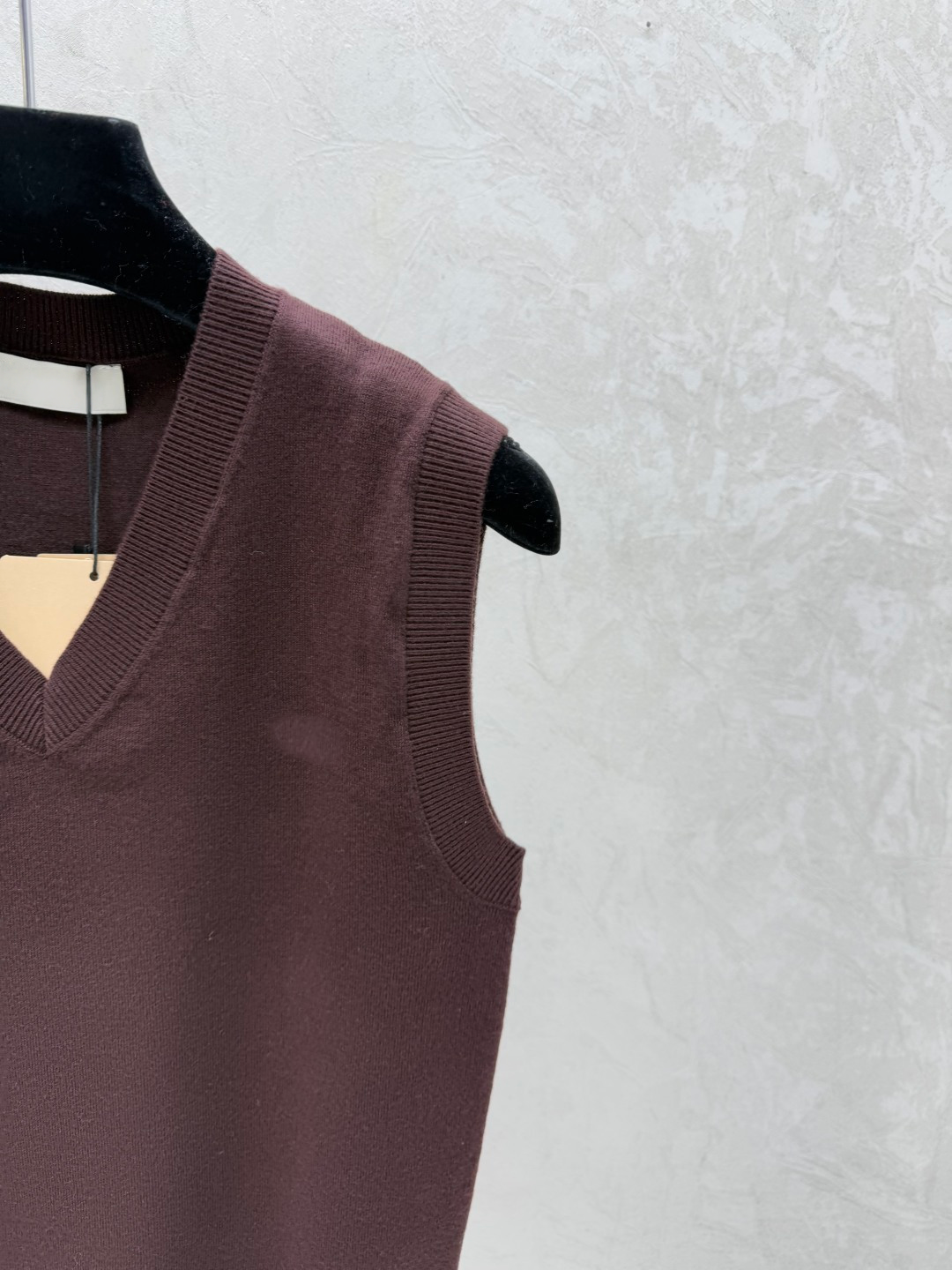 Gilet tricoté minimaliste à col en V de couleur unie, élégant et polyvalent