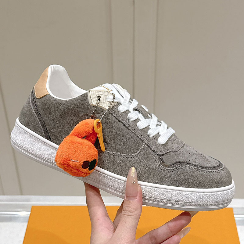 Chaussures décontractées de créateur classiques Baskets basses pour femmes Top aucun matériau en peau de vache Modèle en relief délicat Semelle e