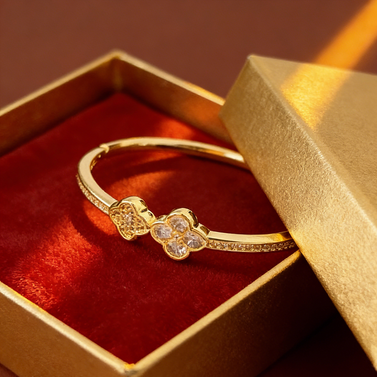 Bracelet jonc en forme de fleur de cristal doré : bijoux floraux étincelants pour femme, cadeau élégant pour mariage, anniversaire, fête, tenue d