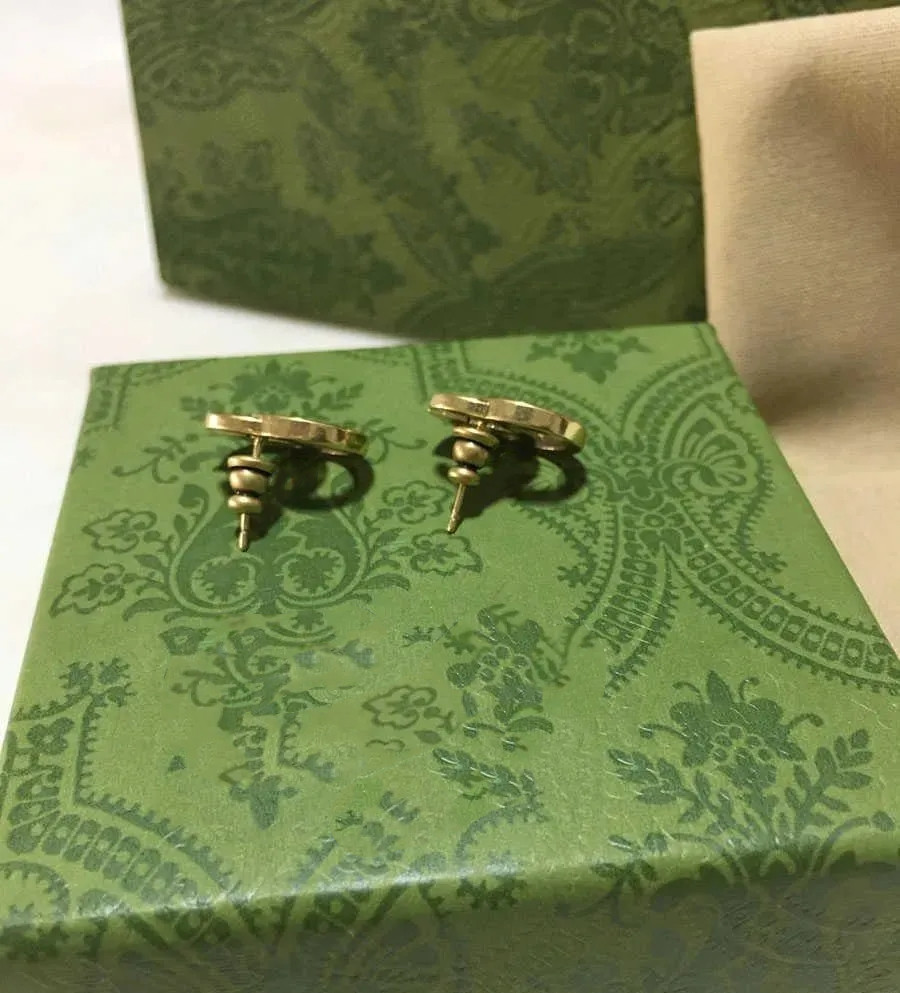 New high-end fashionable women's earrings 1cm and 2cm can be used as accessories to attract the attention of all boys