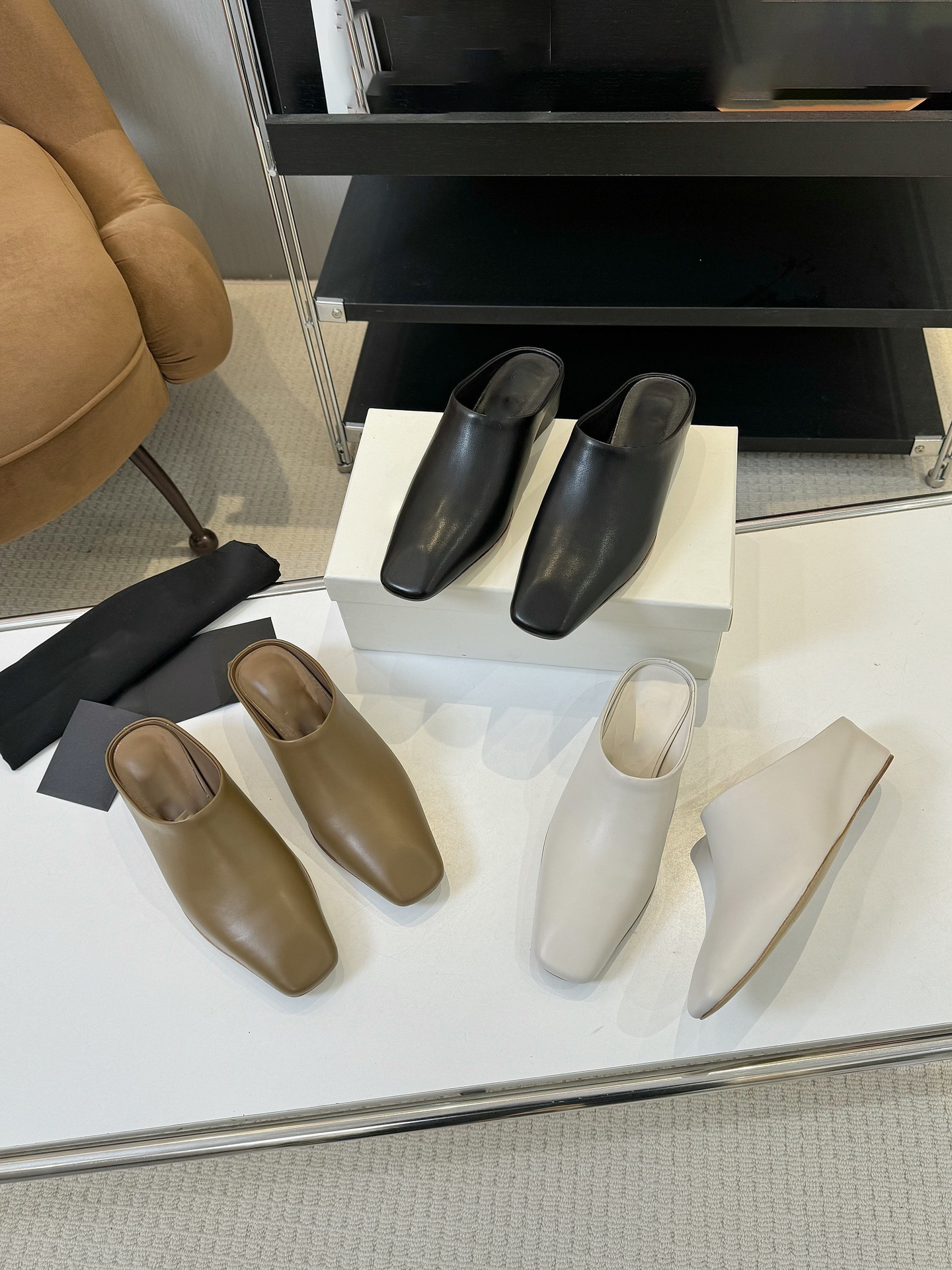 Collection de chaussures chic pour femmes présentant des styles surélevés avant-gardistes avec un soutien supplémentaire Augmentation de la haute