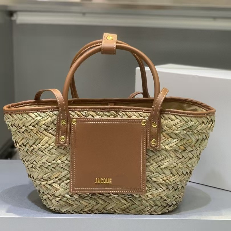 New High-quality Handmade Straw Bag From A Niche French Designer, Casual and Fashionable Basket-style Shoulder Bag, Classic Versatile Straw Beach