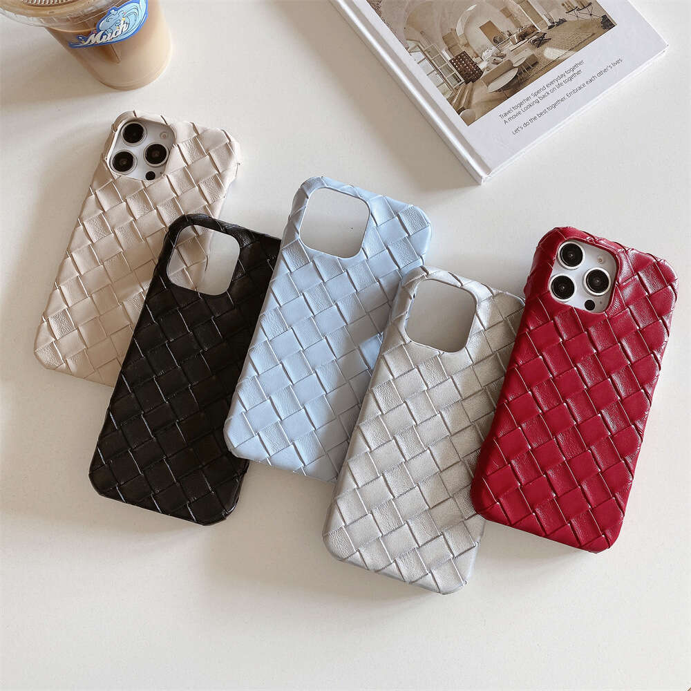 European And American Retro Quilted Leather Case For Apple 16 15 Max, 13, 14 Pro