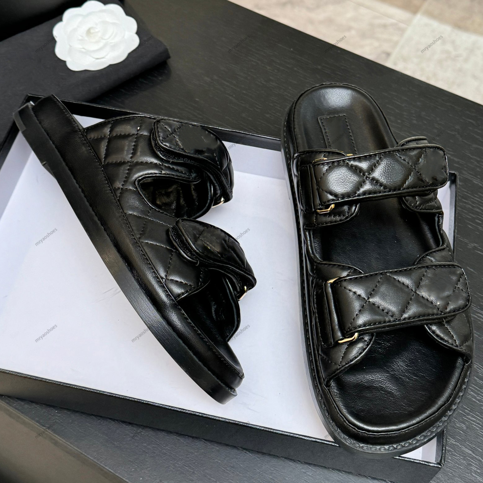 Velcro beach sandals Designers Women Sandals Hook & Loop Casual Shoes High Quality Fashion Cowhide Leather factory footwear flat heel Size 35-42 Wit