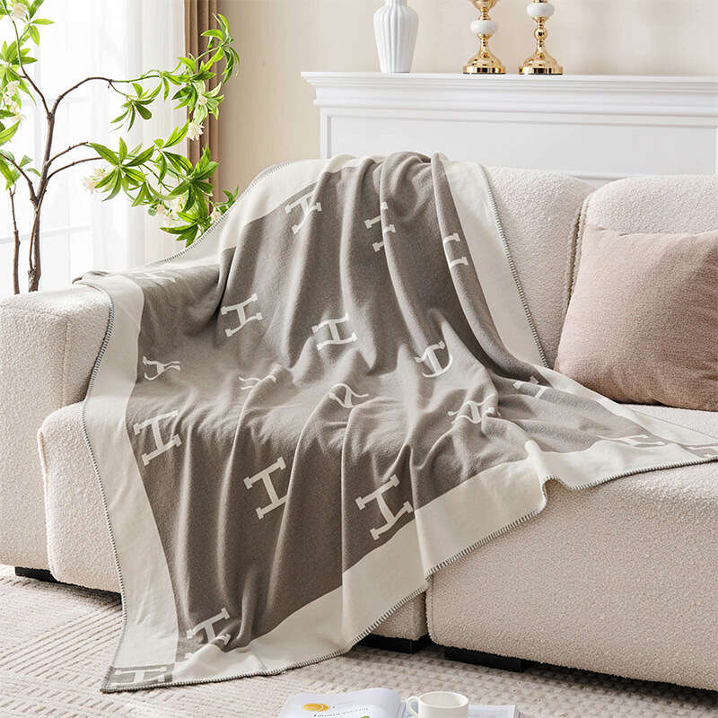 Woven single air conditioning sofa cover with H letter aviation flight blanket-image-1098180583