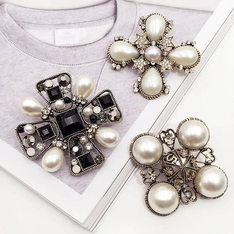 Broche de styliste rétro célèbre marque de luxe, grande perle de haute qualité, 5 bijoux, broches pour femmes, robe pull