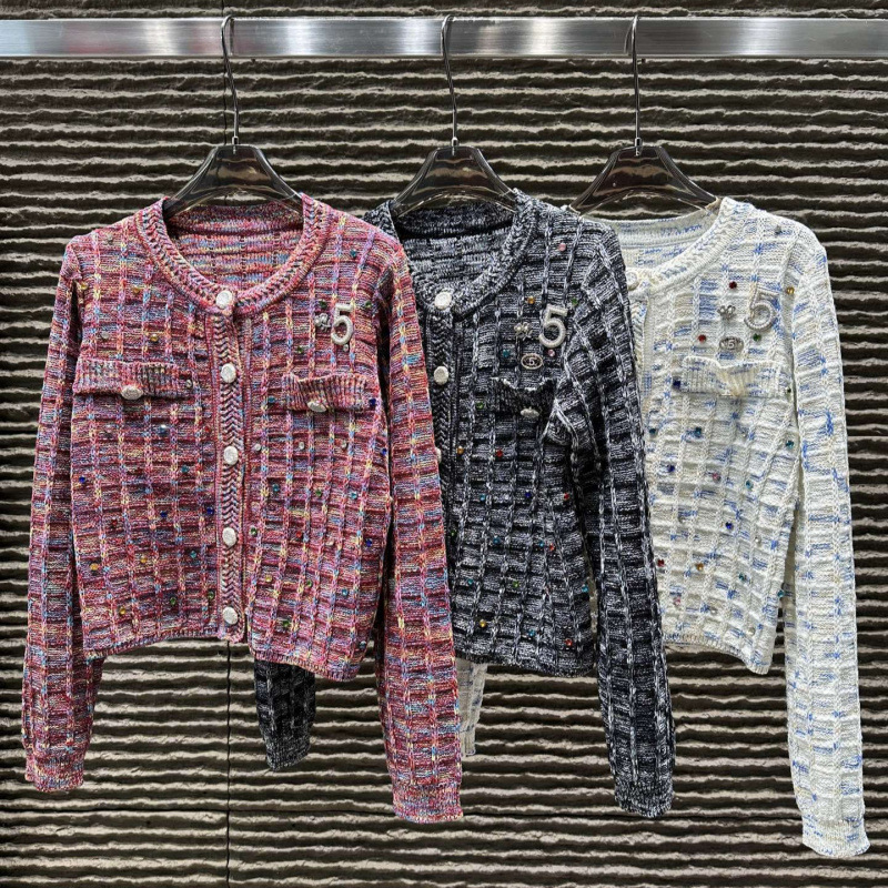 CH 2026 automne hiver nouveau Style élégant fil mélangé artisanat lourd coloré strass Cardigan avec broche