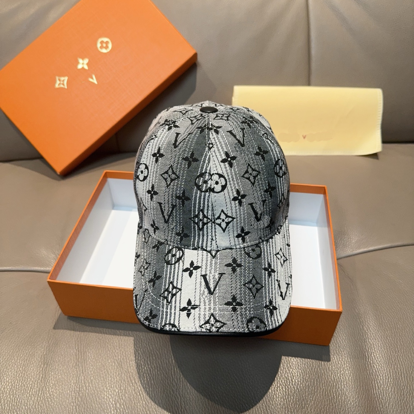 Designer Luxury Baseball Caps with Embroidered Letters - Unisex Sun Hats for Summer Fashion 5646