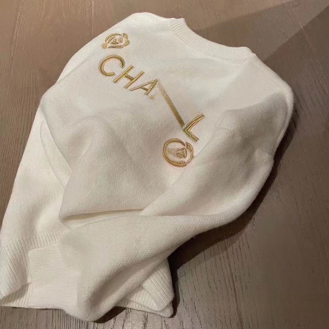 Xiaohongshu Même Design Sense Haut de Gamme Petit Parfum Camélia Broderie Pull Lourde Artisanat Lâche Chaud Couleur Unie Haut pour Les Femmes
