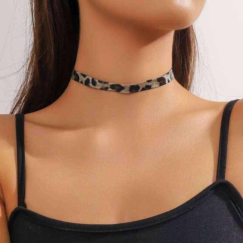 Vintage Brown Color Leopard Print Choker for Women Fashion Metal Clavicle Chain Necklace Jewelry Gift 2025 New 7a64a