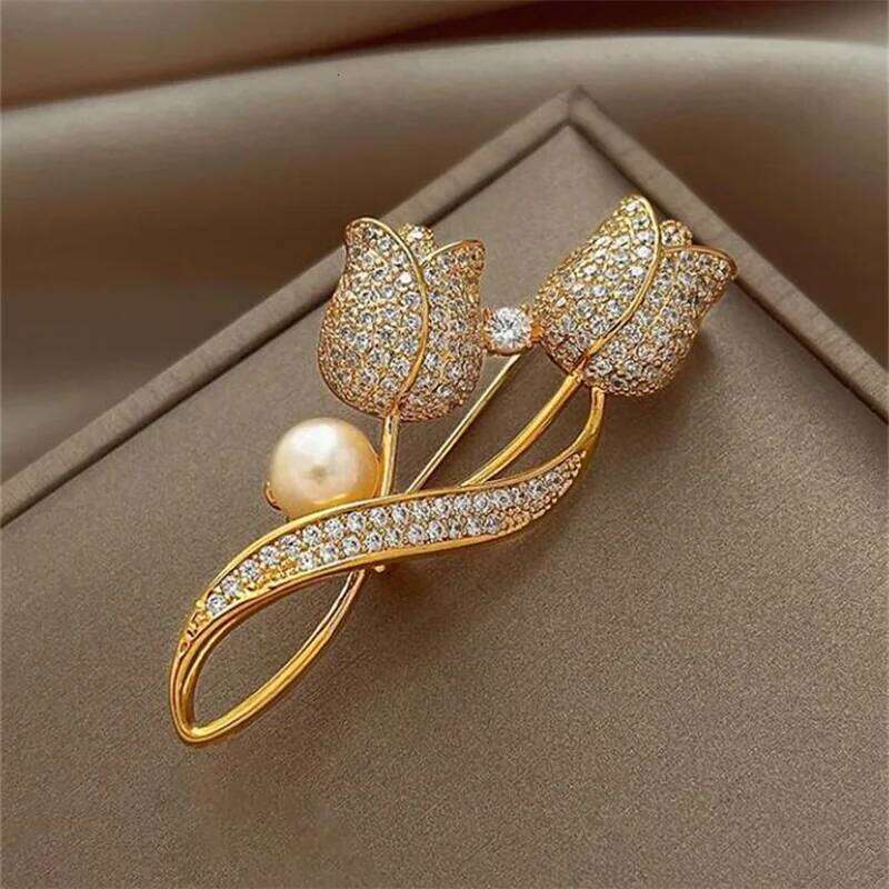 Korean Full Rhinestone Rose Pearl Brooches for Women Tulip Wheat Ear Bamboo Panda Zircon Brooch Pins Female Suit Coat Jewelry 2e3ad