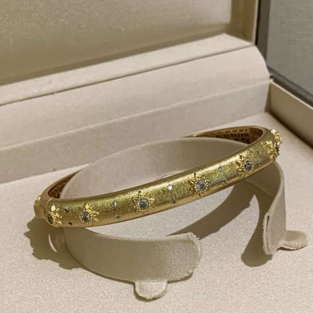 Bangle Diamond-Studded Gold Bracelet Designer Bracelet 18K Gold Luxury Jewelry