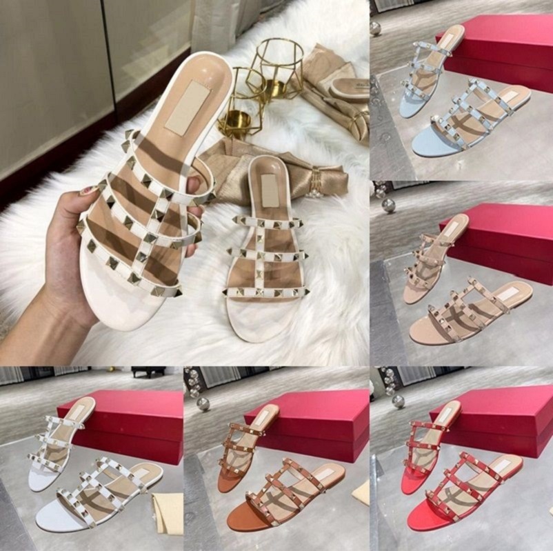 Pantoufles d'été de styliste pour femmes, sandales plates, Rivets, éraflures, salle de plage en plein air, mode Mule en cuir