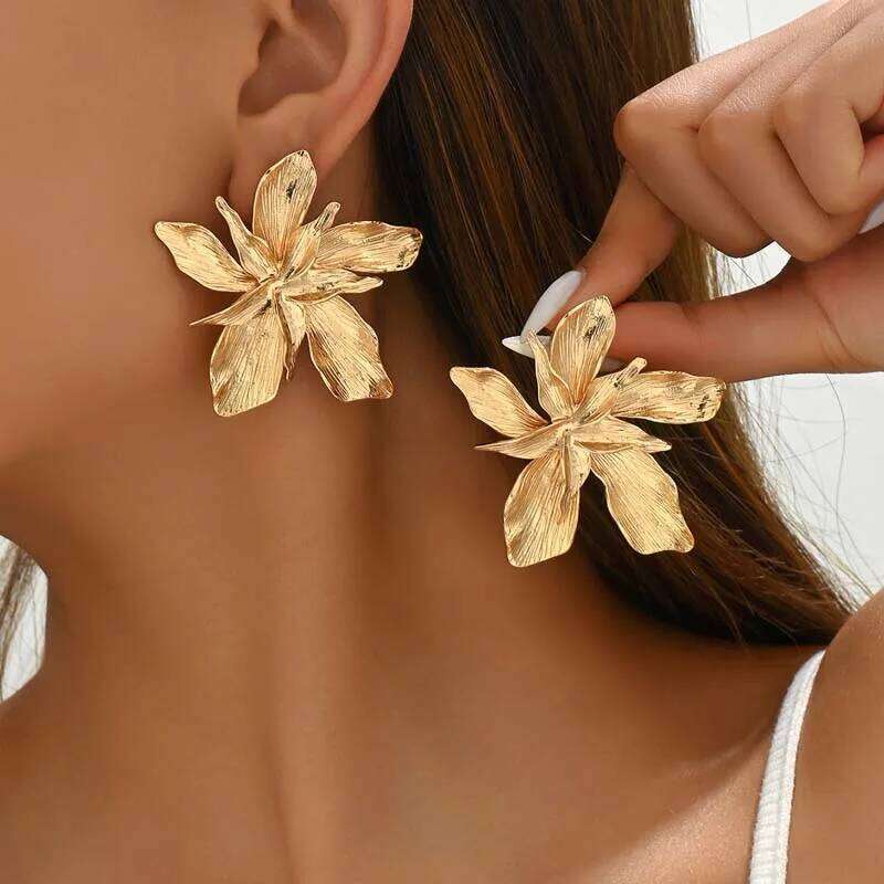 2025 New Vintage Metal Gold Color Flower Big For Women Fashion Floral Statement Earrings Jewelry Gift Wholesale 6a417