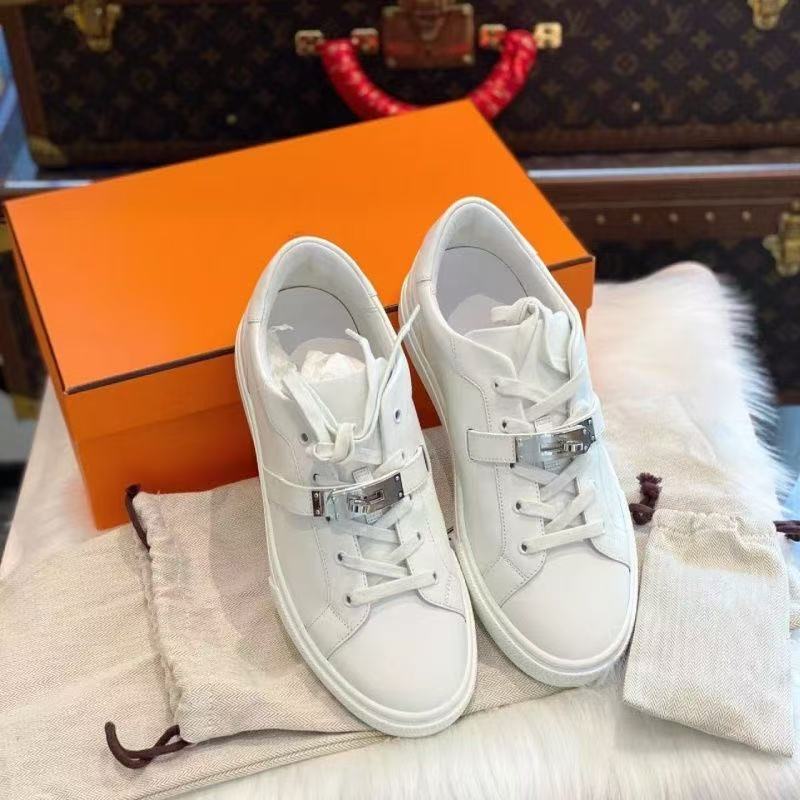 2026 New Brand White Sneakers Women Genuine Leather with Metal Lock Buckle Flat-Soled Lace-Up Design Sporty Comfortable Casual Shoes for Couples 35-
