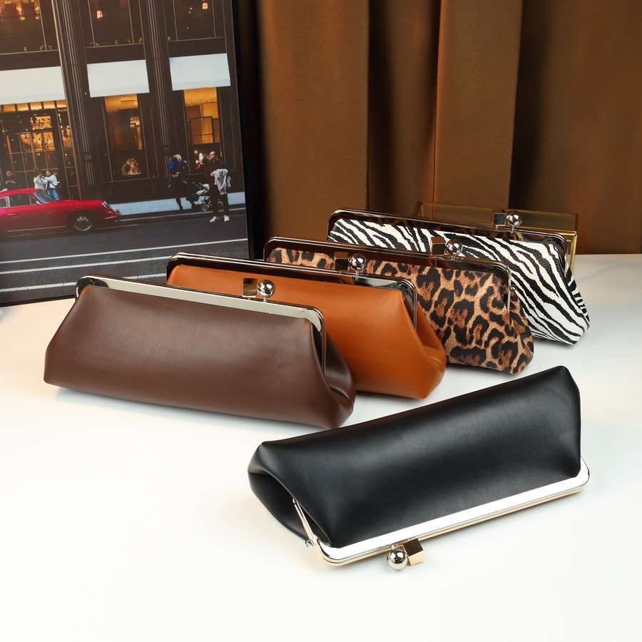 2026 New High-Quality Round Ball Metal Clip Baguette Bag Casual Fashion Light Luxury Women's Evening Bag Designer Large-Capacity Shoulder Bag 1
