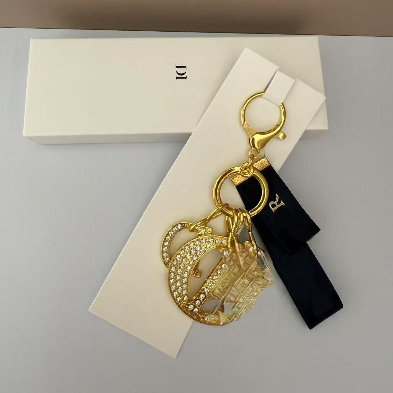 Keychains Lanyards Beaded pendant Letter Pearl designer charms diamond Car Bag hanging car keychain gift keyring ornament Accessories EE