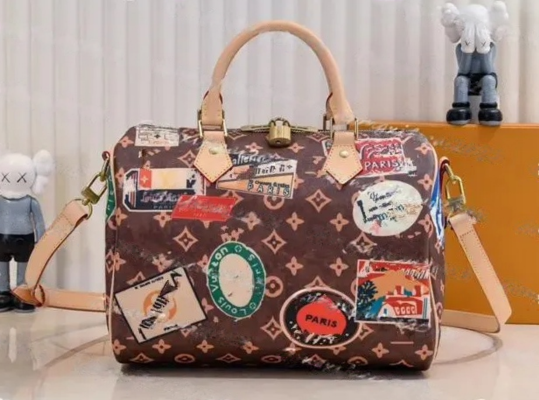2026 Luxurys Designer Fuzzy Teddy Soft P9 30cm Pillow bag Women Plush Cross-body traveling Shoulder bag Winter Teddy handbags Classic bandouliere to