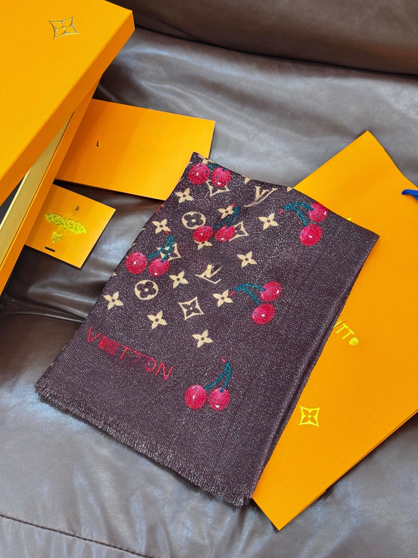 2026 Designer Women's High End Cashmere Red Cherry Square Series 140cm Double sided Silk and Wool Premium Scarf AAAAA Hot