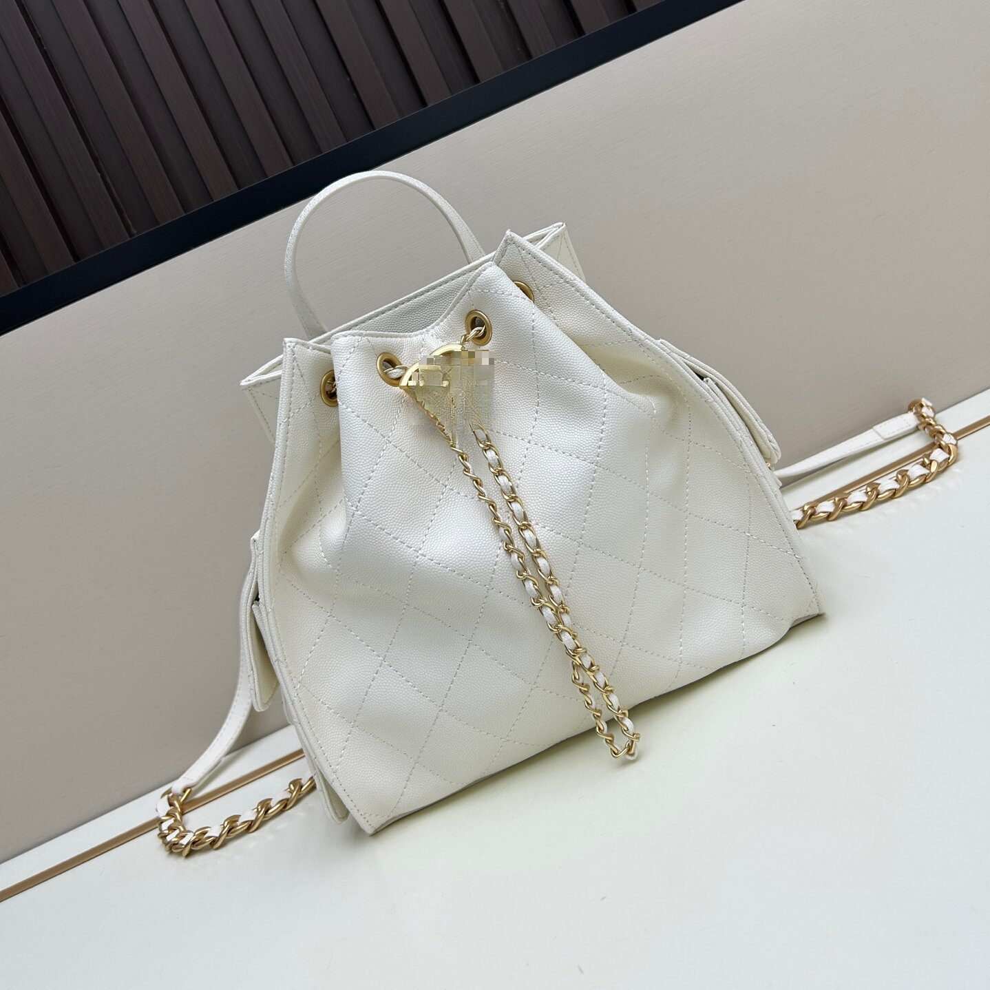 2026 Trend trend New Fashionable Quilted Chain Style Bucket Bag Designer Women s Trendy Backpack Pulling Rope design Large Capacity