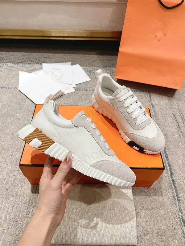 Chaussures décontractées d'été hommes Sneaker rebondissant respirant maille planche à roulettes marche en plein air baskets légères à lacets bas