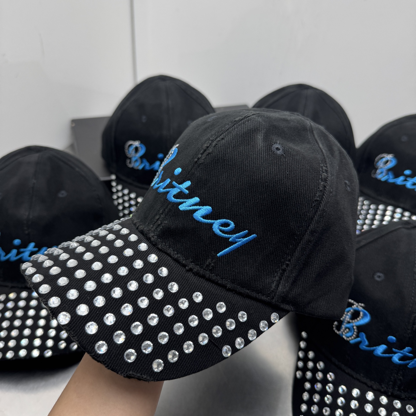 Ball Caps Unisex Designer Baseball Cap Chic Rhinestone Trim Distressed Black Trendy Streetwear Fashion Hat