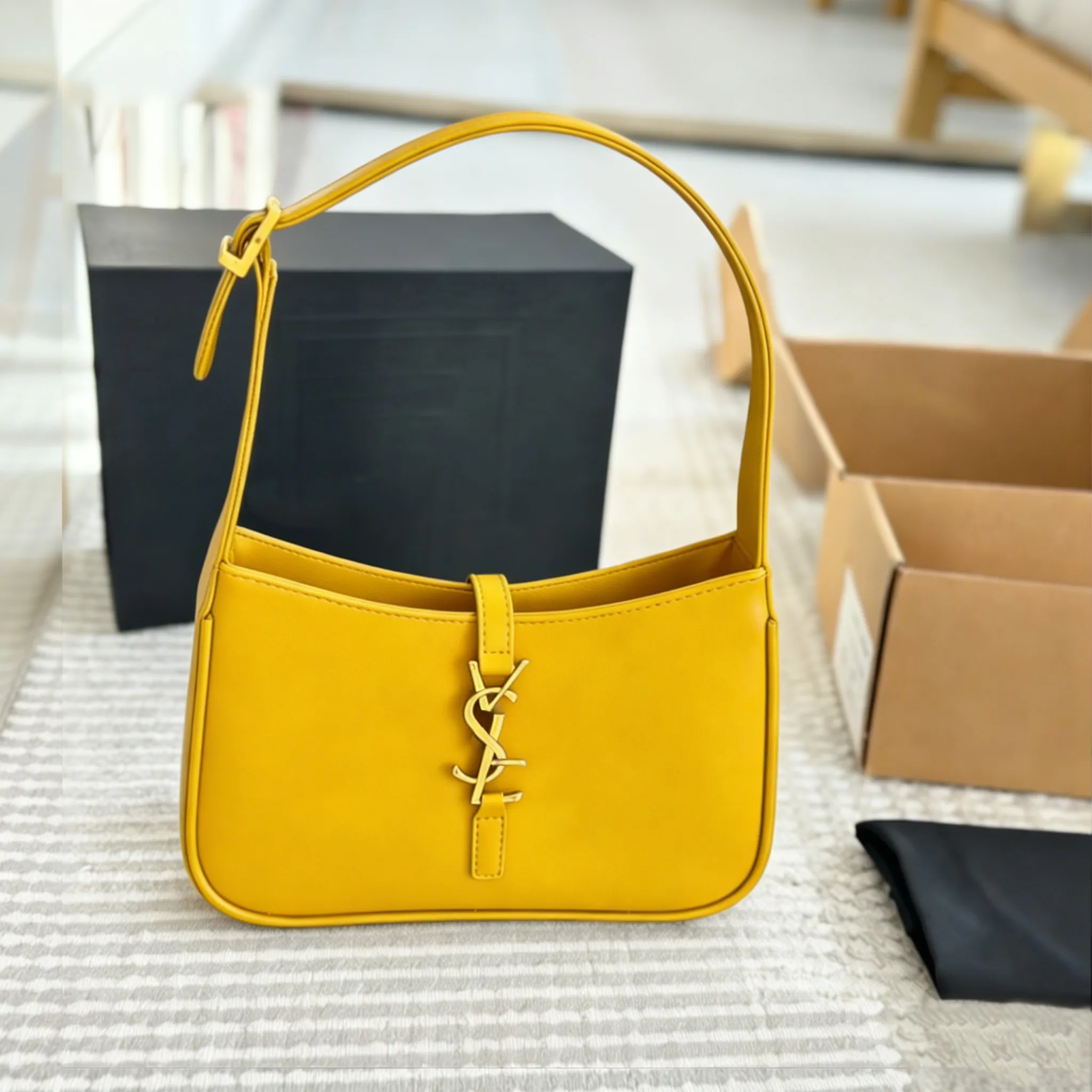 Luxury Shoulder Bags Designer chain bag vintage patent leather burgundy Womens Handbag Hobo Fashion Underarm Armpit Cross Body bag Clutch Bags Eveni