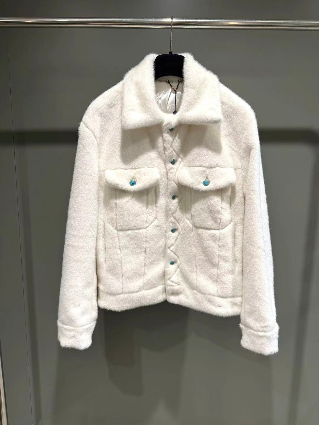 Veste de camionneur en denim de fourrure de vison |Veste en jean classique avec accents de perles brodés au dos |Vêtements d'extérieur de luxe de