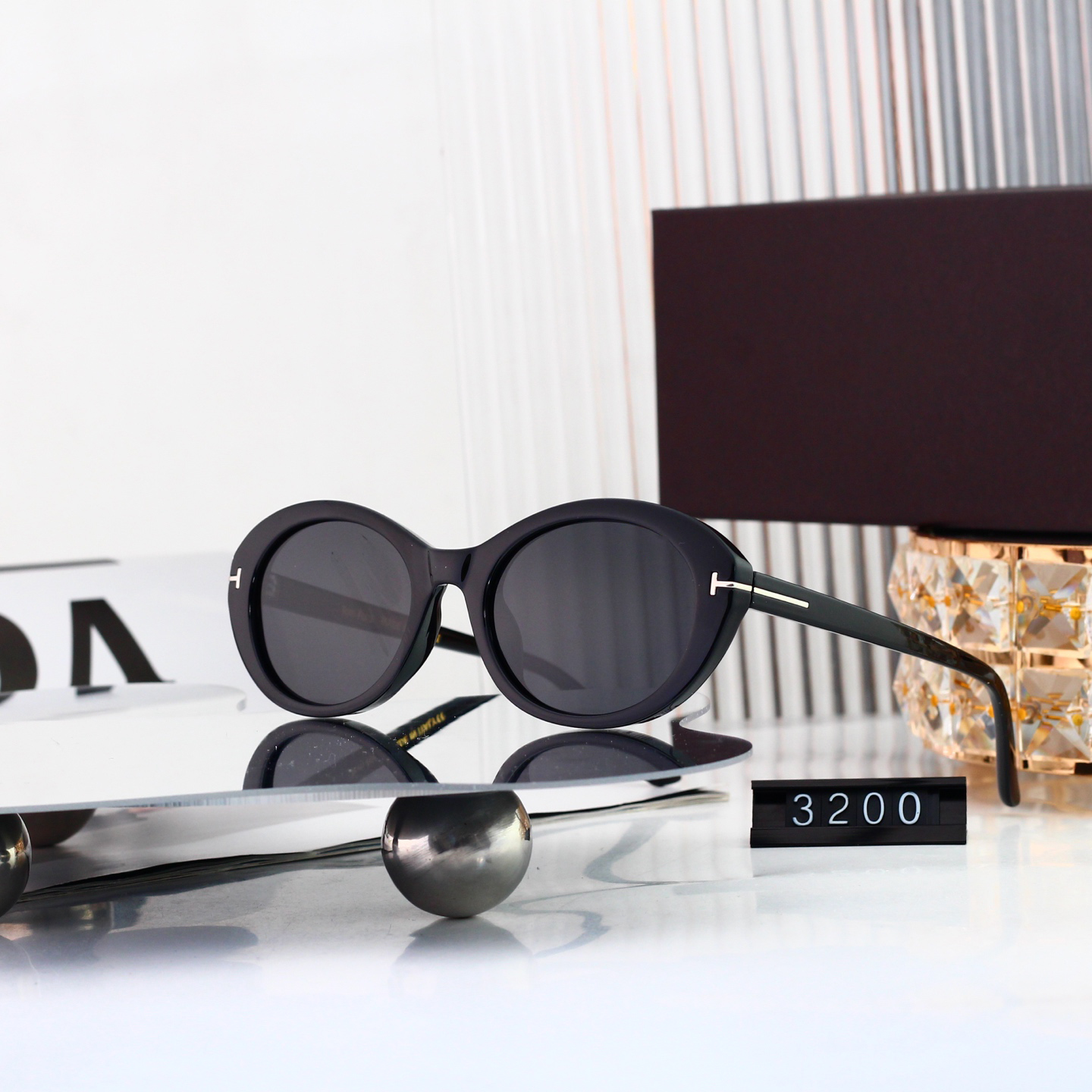 Luxury Designer Fashion Oval Sunglasses Sleek Metal Decor UV Protection Brand-style Premium Eyewear for Travel Party Stylish Accessory High Quali