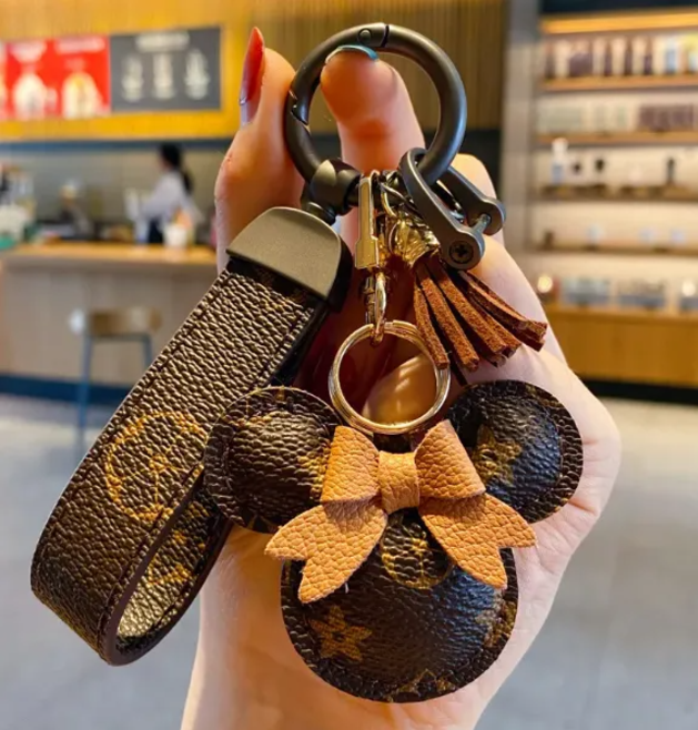 Charm Designer Keychain Vintage Leather Package hanging piece creative keychain men's and women's new style personalized car key Bag Charm