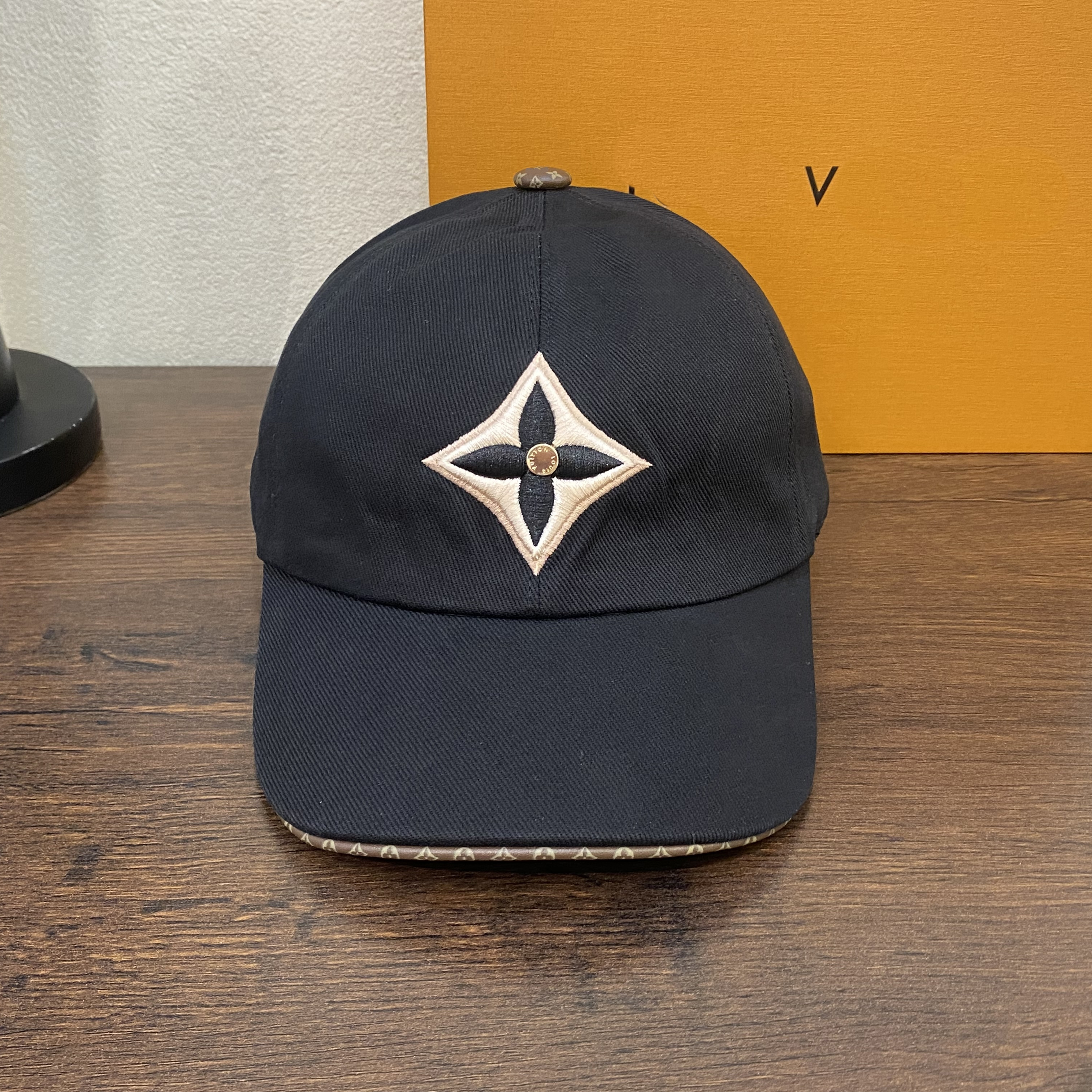 2026 NEW Chic Fashionable Men's/Women's Luxe Headwear: Stylish Sports Cap Ideal for Sunny Outings