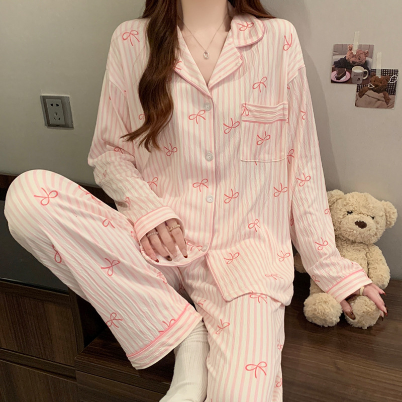 Pyjama en tissu froissé printemps fille douce rayé à manches longues Style coréen décontracté portable ensemble de vêtements de maison 241009