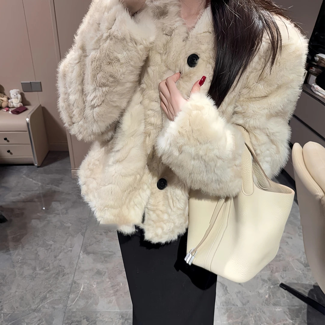 Manteau de fourrure pour femmes Style court automne et hiver Style jeune haut de gamme en peau de mouton fourrure intégrée chaude Version coréenn