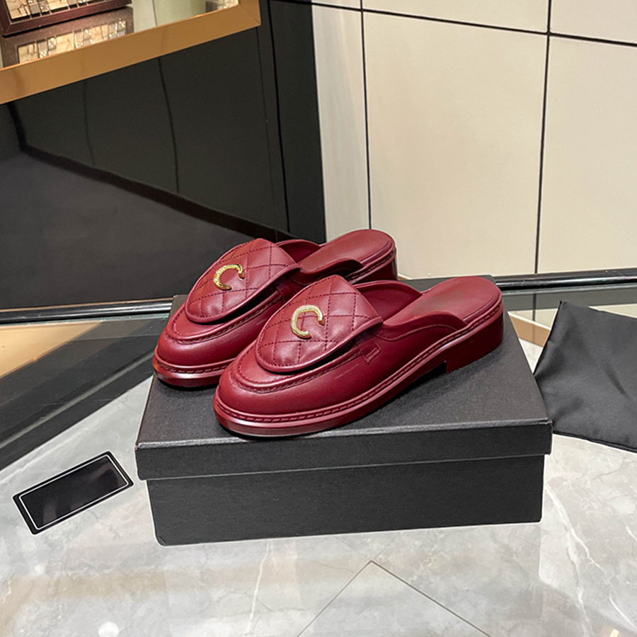 Pantoufles de créateurs Femmes Luxueux Baotou Pantoufles Casual En Cuir Pantoufles De Fête De Mariage Printemps Paresseux Semi Pantoufles Élégant