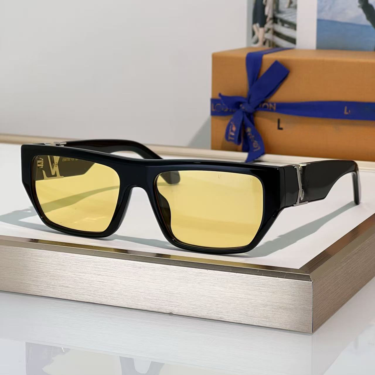 Lunettes de soleil carrées à la mode avec accents dorés, Protection UV pour hommes et femmes, plusieurs couleurs avec étui rose, coffret cadeau 2